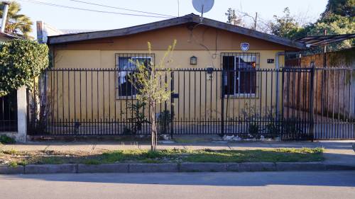 comoda casa con patio ubicada en sector sur de linares