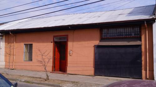 casa en  casco antiguo de la ciudad, a 3 cuadras del centro.