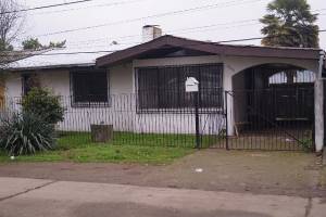 Casa de material sólido ubicada en muy buen sector