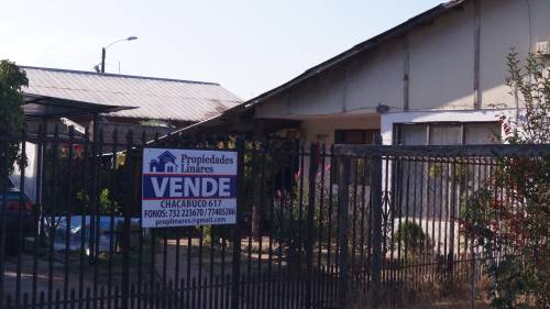 Oportunidad. Casa con antejardín y patio interior