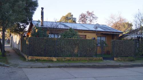CASA SOLIDA CON LOCAL COMERCIAL