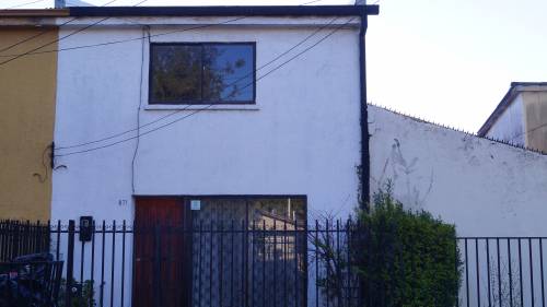Casa dos pisos a cuatro cuadras del centro de la ciudad,