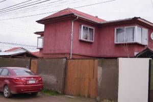 Casa de dos pisos ubicada en sector nor-poniente