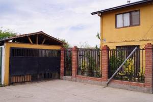 Casa ubicada en sector nor poniente de la ciudad de Linares
