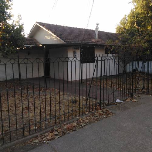 Casa Esquina en Calle Ramón Olate, con Excelente Ubicación