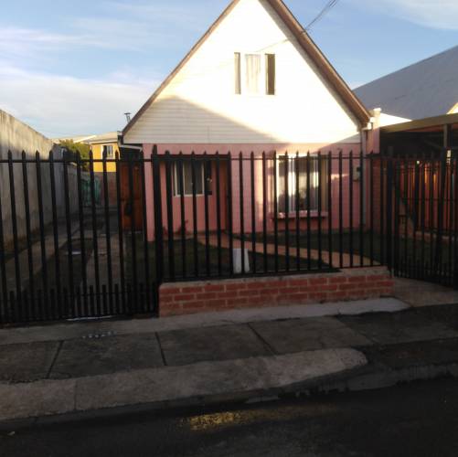 Linda Casa de Dos Pisos ,En Calle Cabildo
